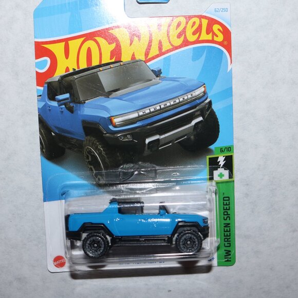 Hot Wheels lot of 7 trucks, tank and bus variety all NIP - Picture 3 of 8